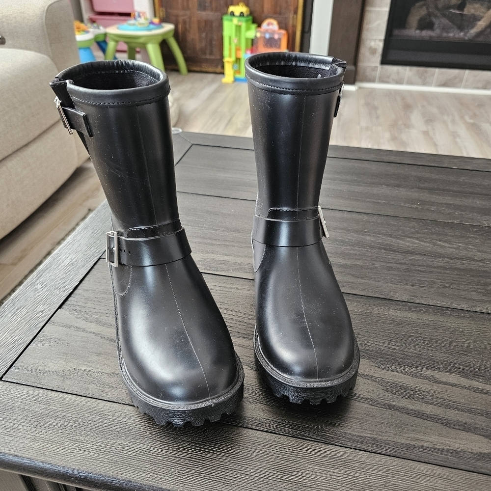 Michael Kors Davenport Rain Bootie - Picture 4 of 9